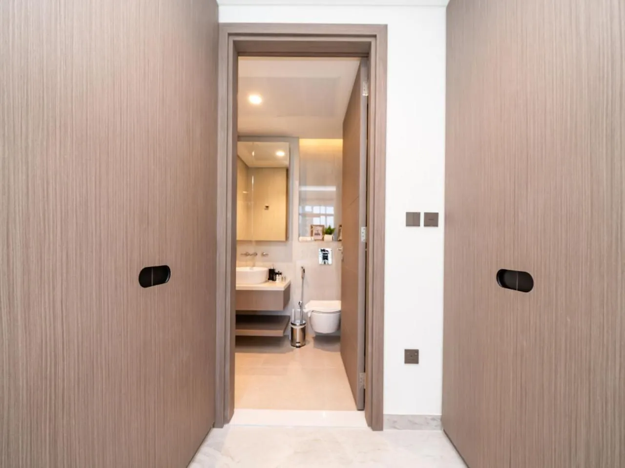 Brand New Business Bay 1 Bed With Burj Khalifa And Canal Views Dubai Apartment