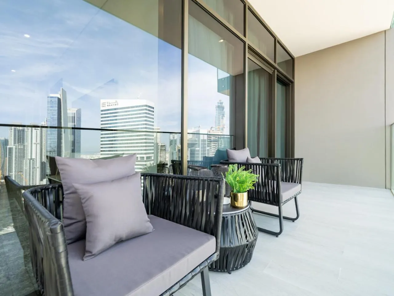 Brand New Business Bay 1 Bed With Burj Khalifa And Canal Views Dubai Apartamento