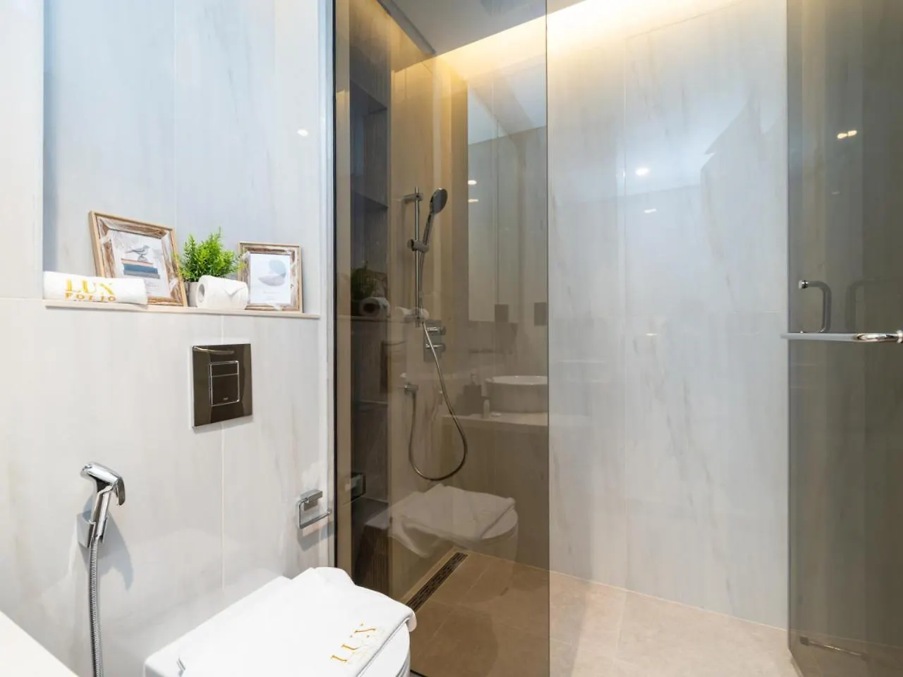 Brand New Business Bay 1 Bed With Burj Khalifa And Canal Views Dubai