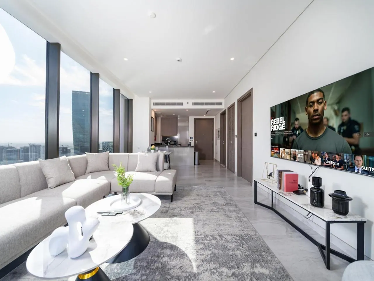 Brand New Business Bay 1 Bed With Burj Khalifa And Canal Views Dubai Lägenhet
